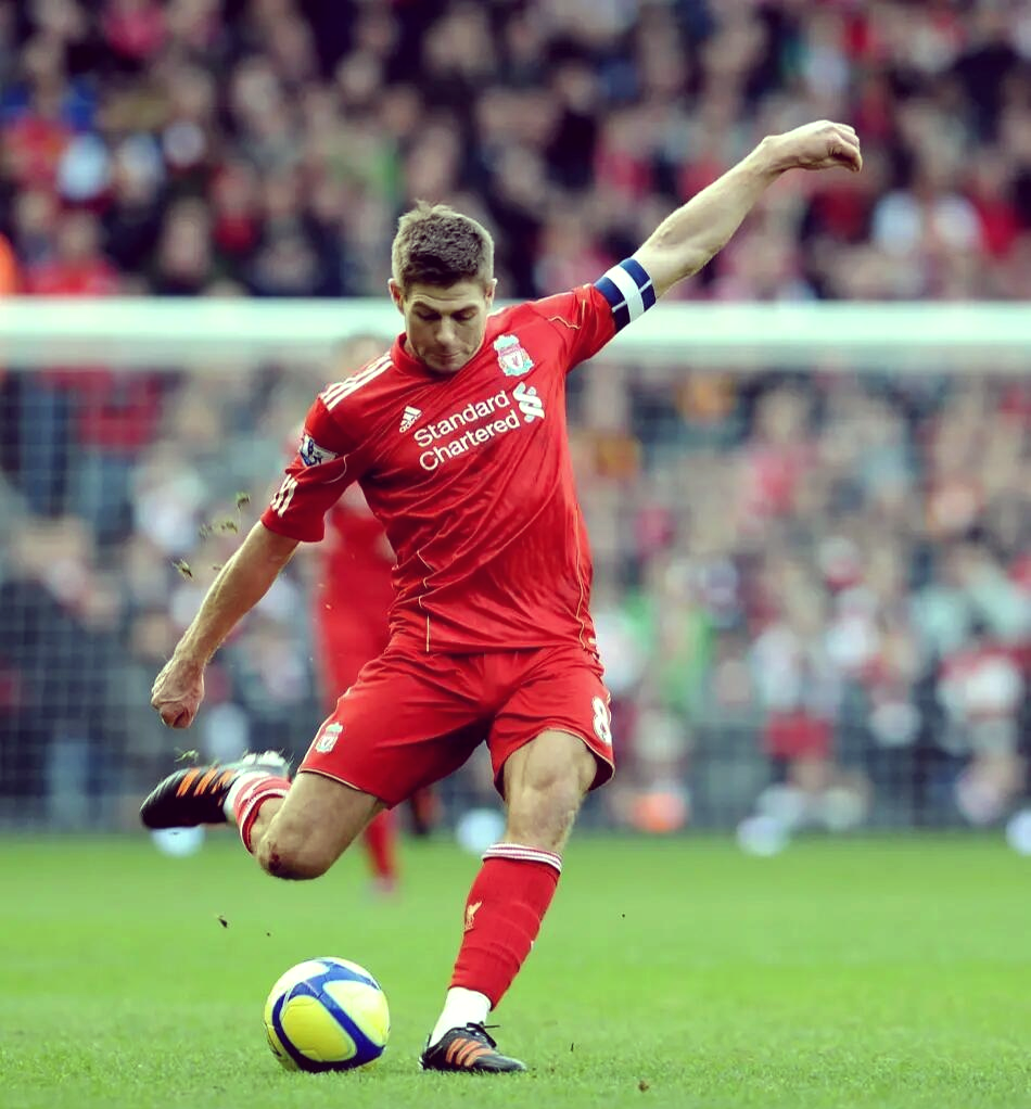 沙尔克防守失误频出,急需改进 沙尔克防守失误频出,急需改进