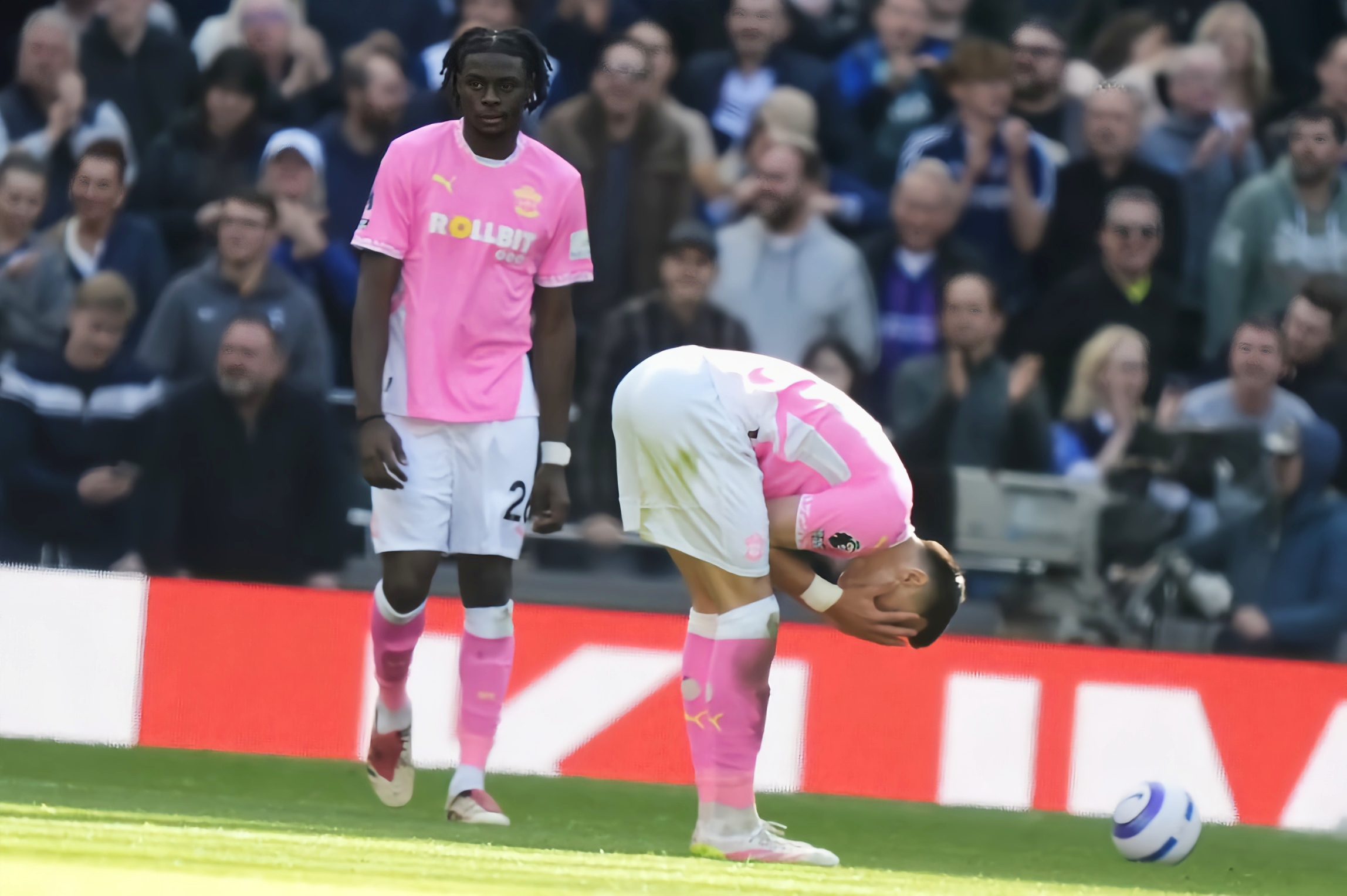 南安普顿主场大胜伯恩利，英超保级形势好转的简单介绍