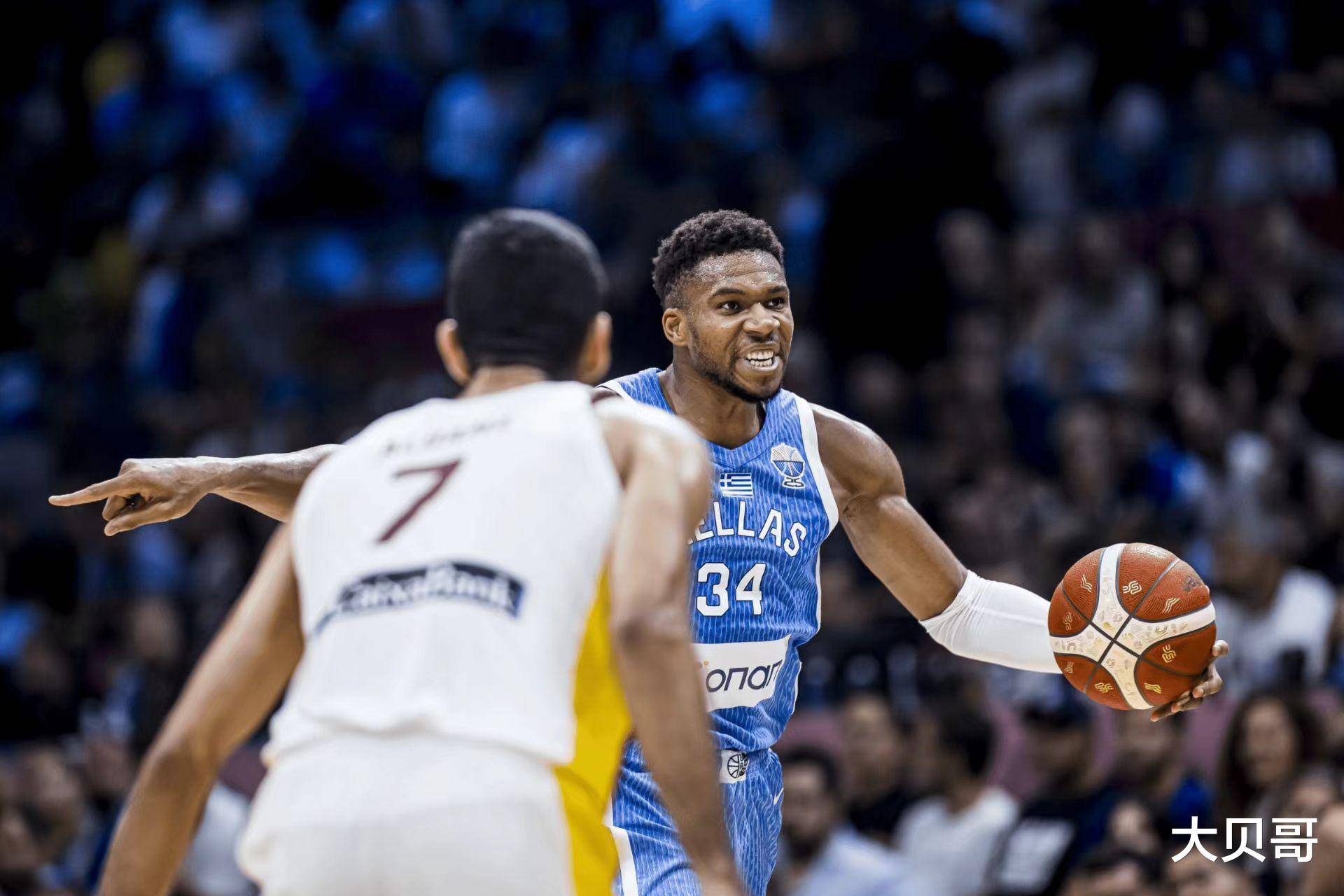 中国男篮绝地反击希腊男篮，约基奇关键制胜