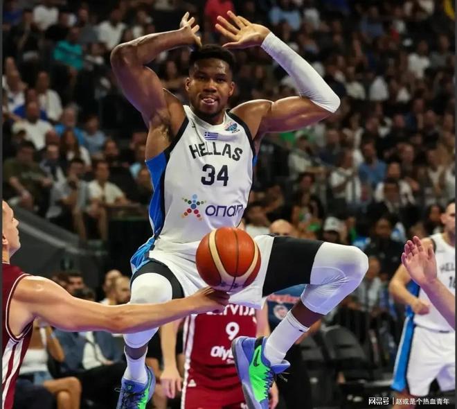 中国男篮绝地反击希腊男篮，约基奇关键制胜