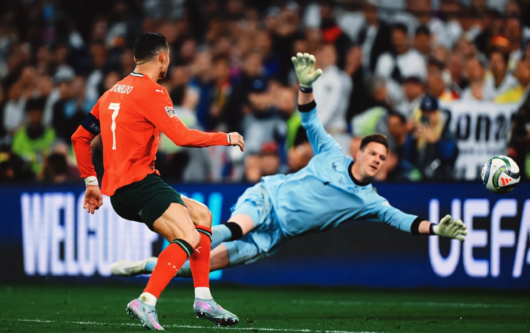 关于西班牙网球队逆转德国网球队，兹维列夫三分雨点燃全场的信息