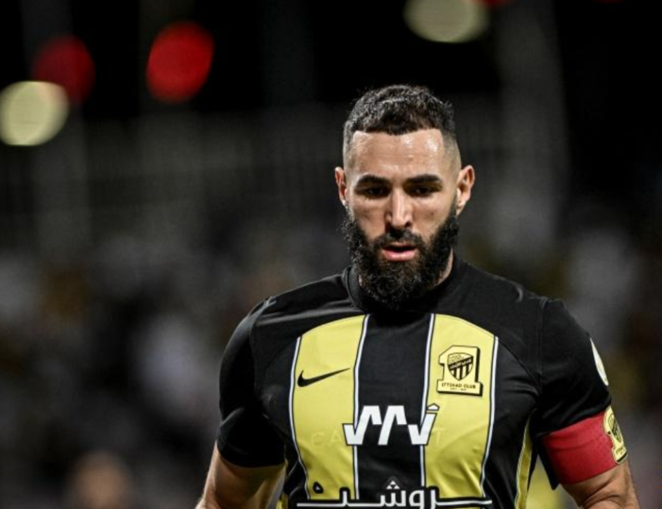 瓦伦西亚强势尤文，本泽马惊艳世界