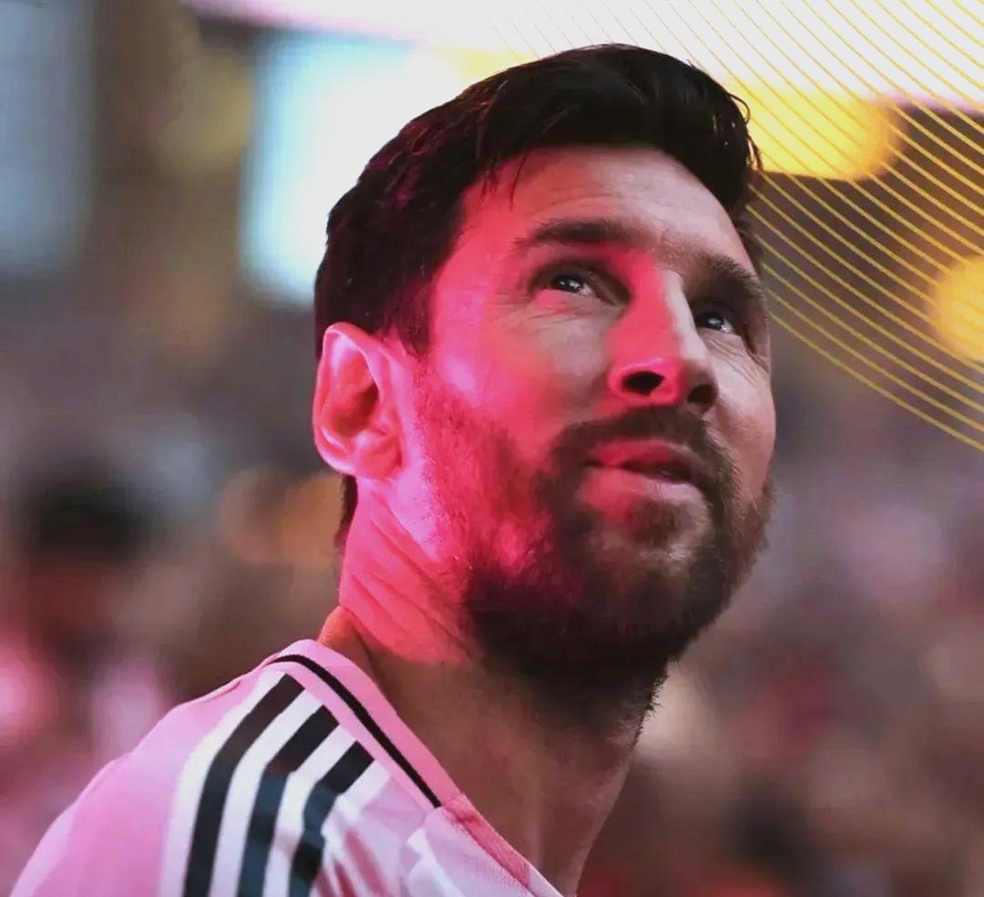 年轻球员出色表现引发球迷热议,赢得尊敬的简单介绍 年轻球员出色表现引发球迷热议,赢得尊敬的简单介绍