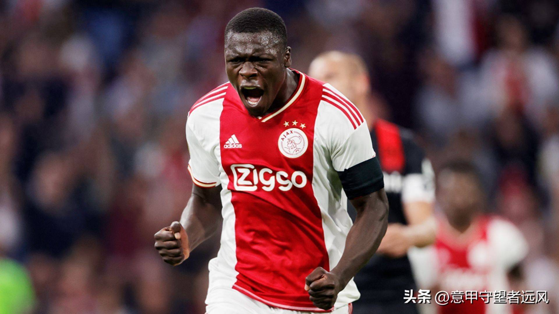 包含阿贾克斯在比赛中获胜，晋级到强的词条