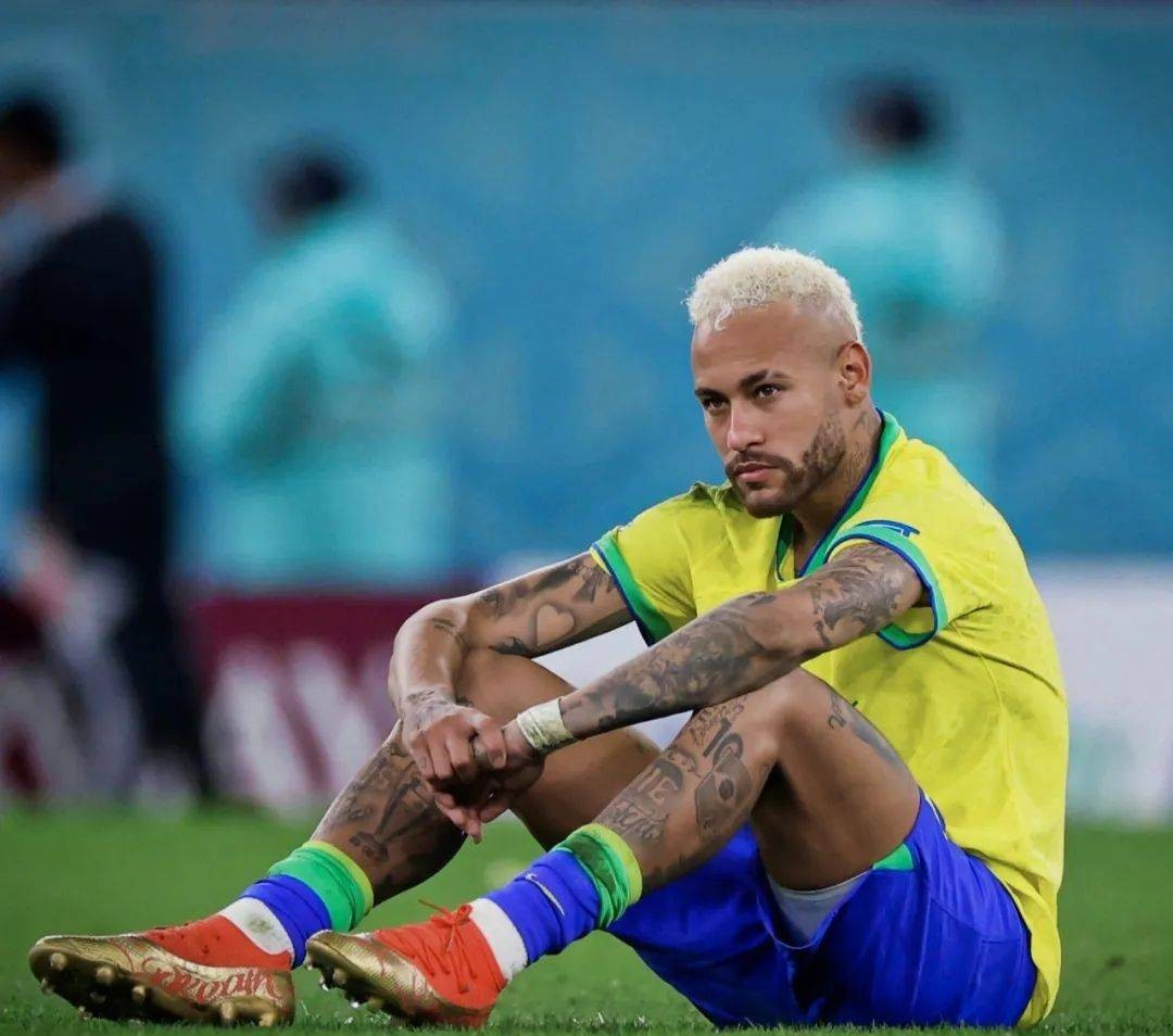 关于朗斯球员表现抢眼，被看好成为下一个巴西的信息