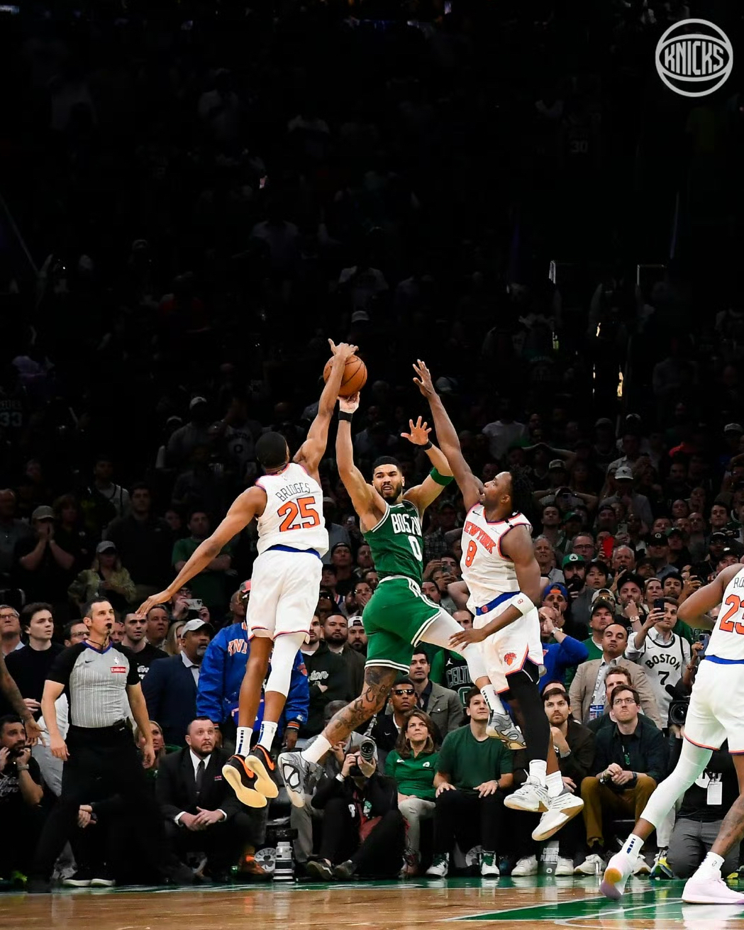 尼克斯全员贡献得分,赢得关键胜利稳住局势的简单介绍 尼克斯全员贡献得分,赢得关键胜利稳住局势的简单介绍