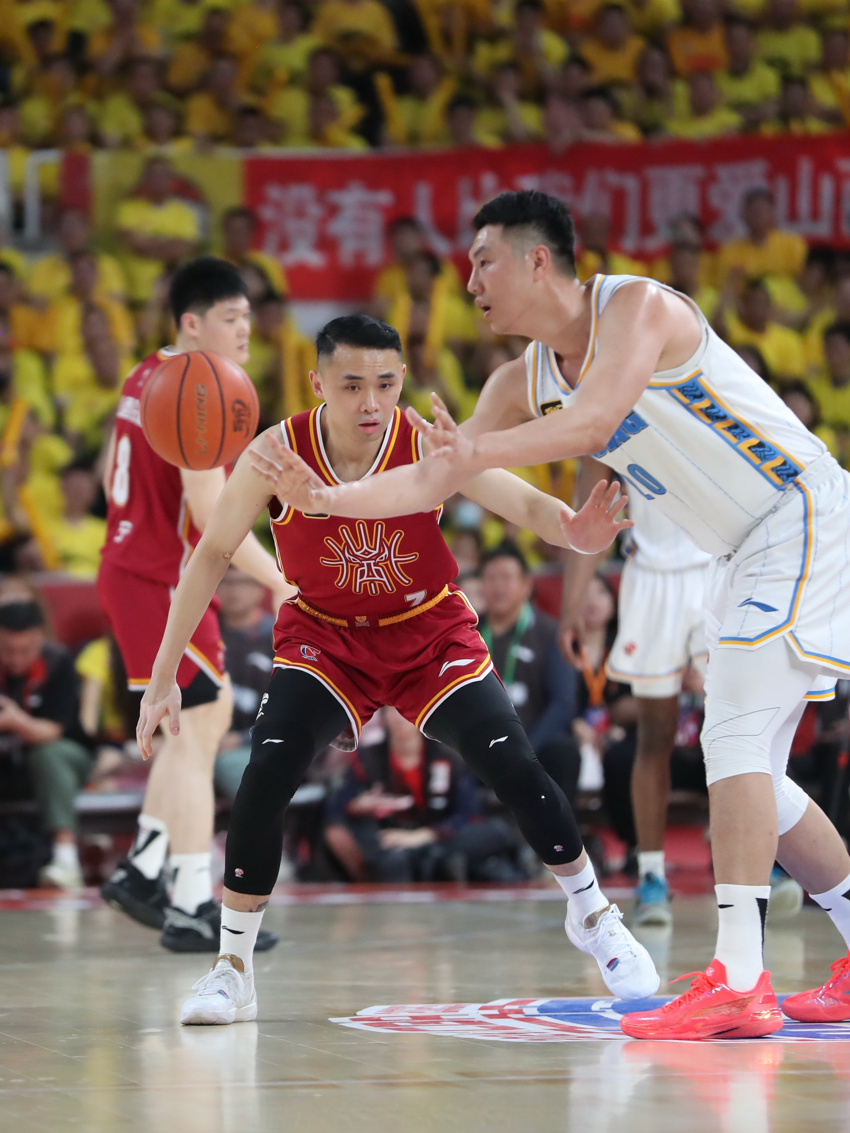 山西男篮取得关键胜利,晋级冲刺成功 山西男篮取得关键胜利,晋级冲刺成功