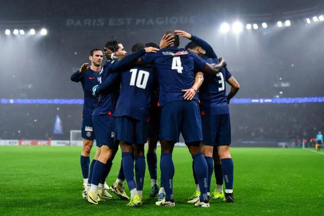 法国职业足球联赛场上各路强队齐聚 法国职业足球联赛场上各路强队齐聚