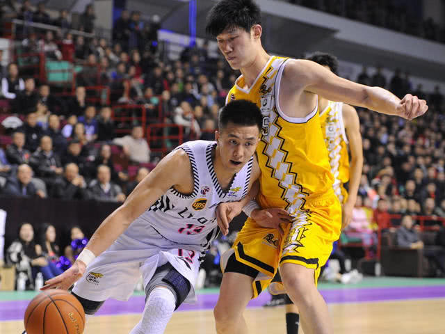 火爆比赛现场,两队狭路相逢谁能笑到最后的简单介绍 火爆比赛现场,两队狭路相逢谁能笑到最后的简单介绍