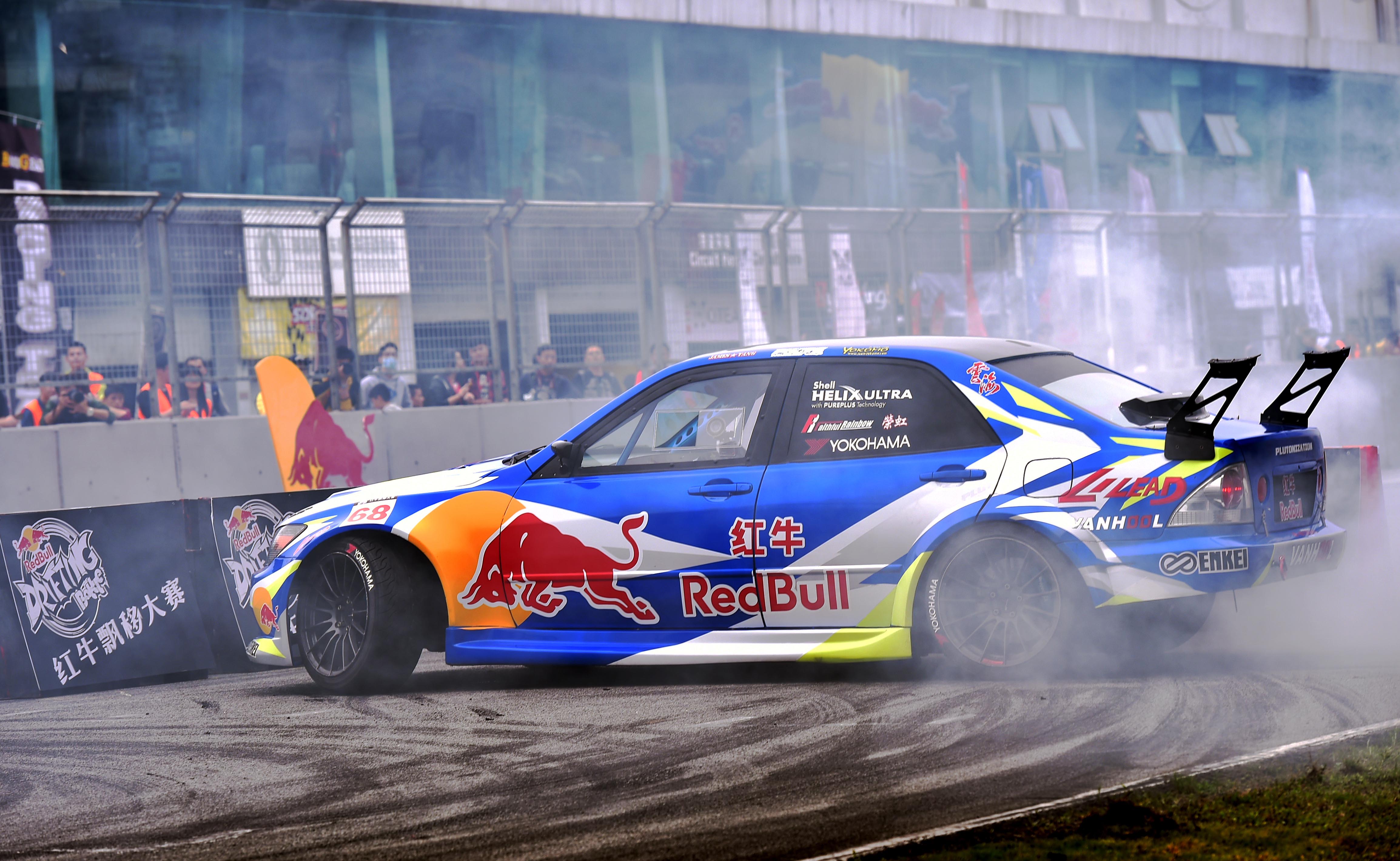 阿斯顿马丁翻盘红牛车队,佩雷兹点燃赛场的简单介绍 阿斯顿马丁翻盘红牛车队,佩雷兹点燃赛场的简单介绍