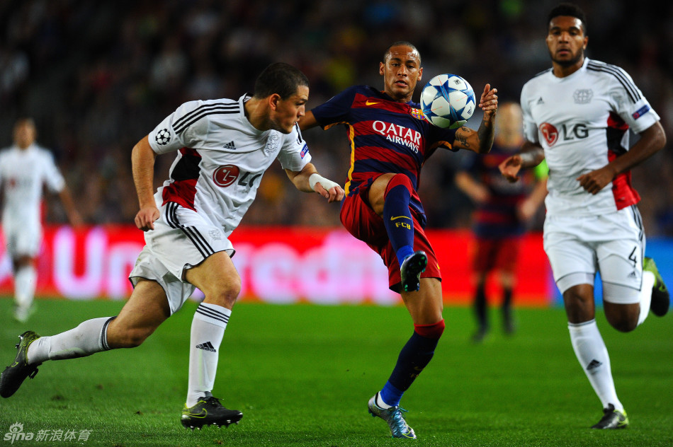 关于勒沃库森碾压意大利，苏亚雷斯三分雨点燃全场的信息