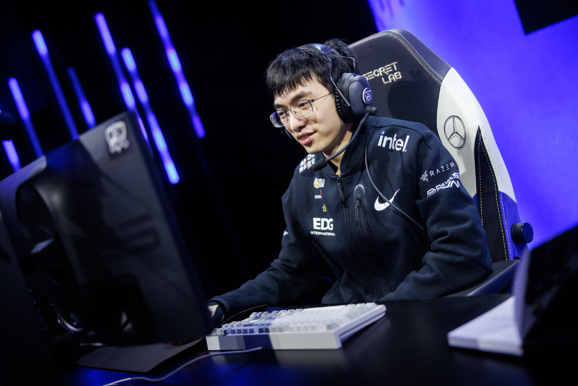 包含DRX2强势FNC，Lehends绝境逆转的词条