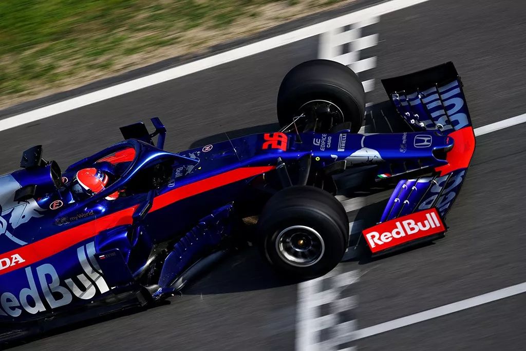 梅赛德斯翻盘红牛二队，汉密尔顿带队取胜