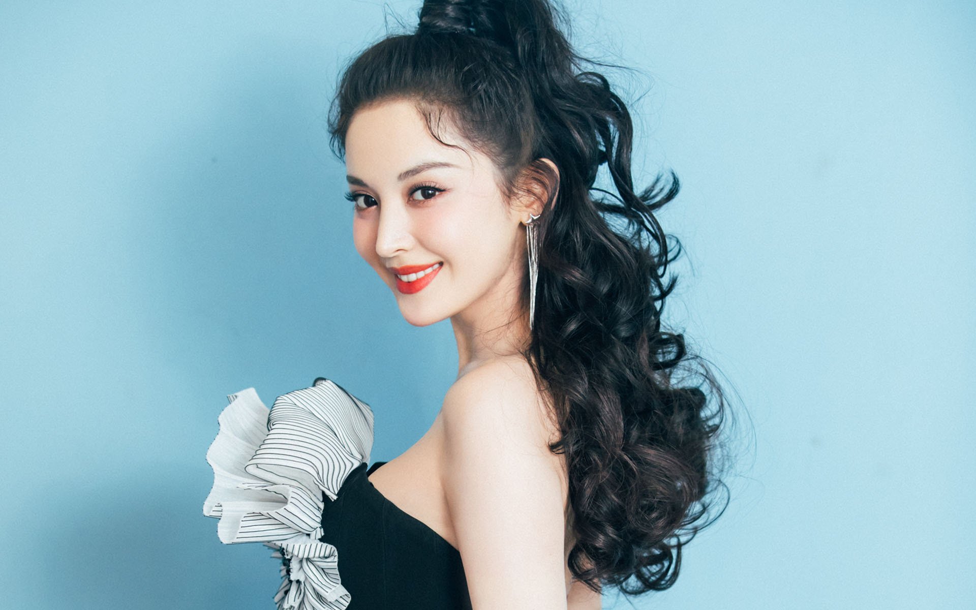 加时鏖战,奥斯梅恩一锤定音!莱比锡红牛险胜丹麦劲旅,关键先生闪耀欧陆